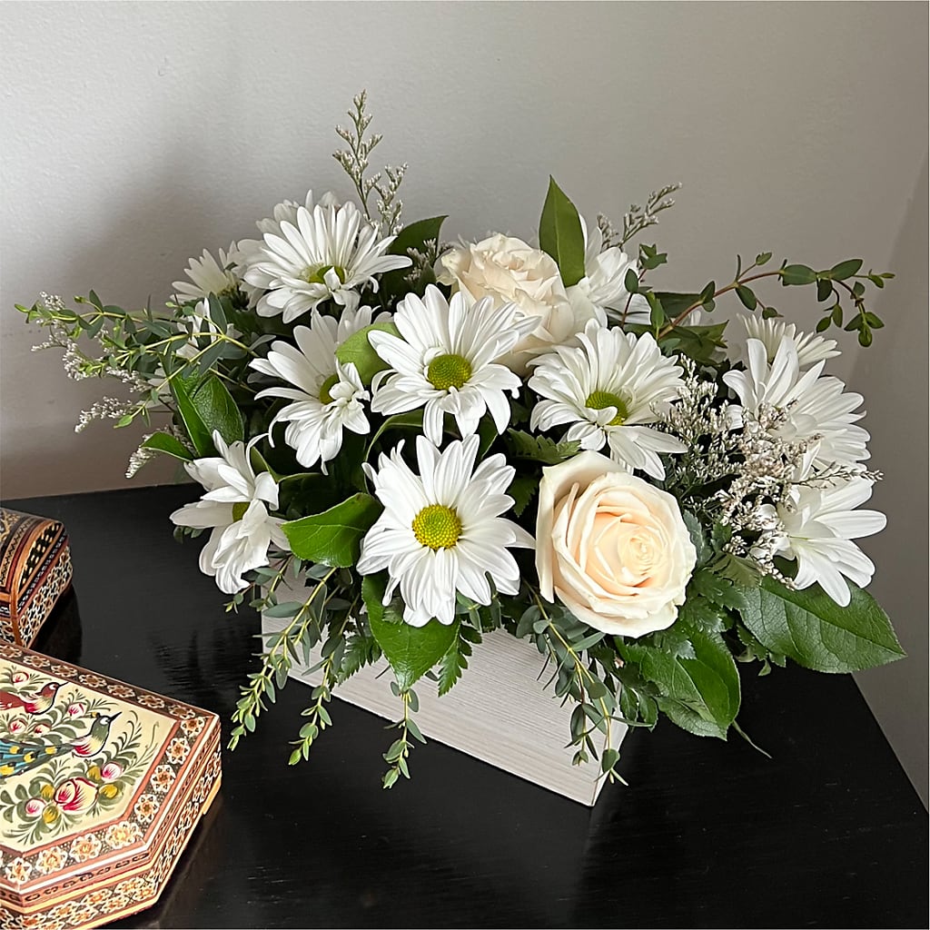Fresh Linen Box Bouquet –  La Fleur Bijou, Fort Lauderdale FL